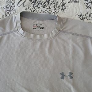 Under Armor fitted active shirt heatgear